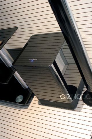 Illustration for article titled Harmon Kardon DVC600 Home Theater/Blu-ray Center Records 8 Simultaneous HD Channels